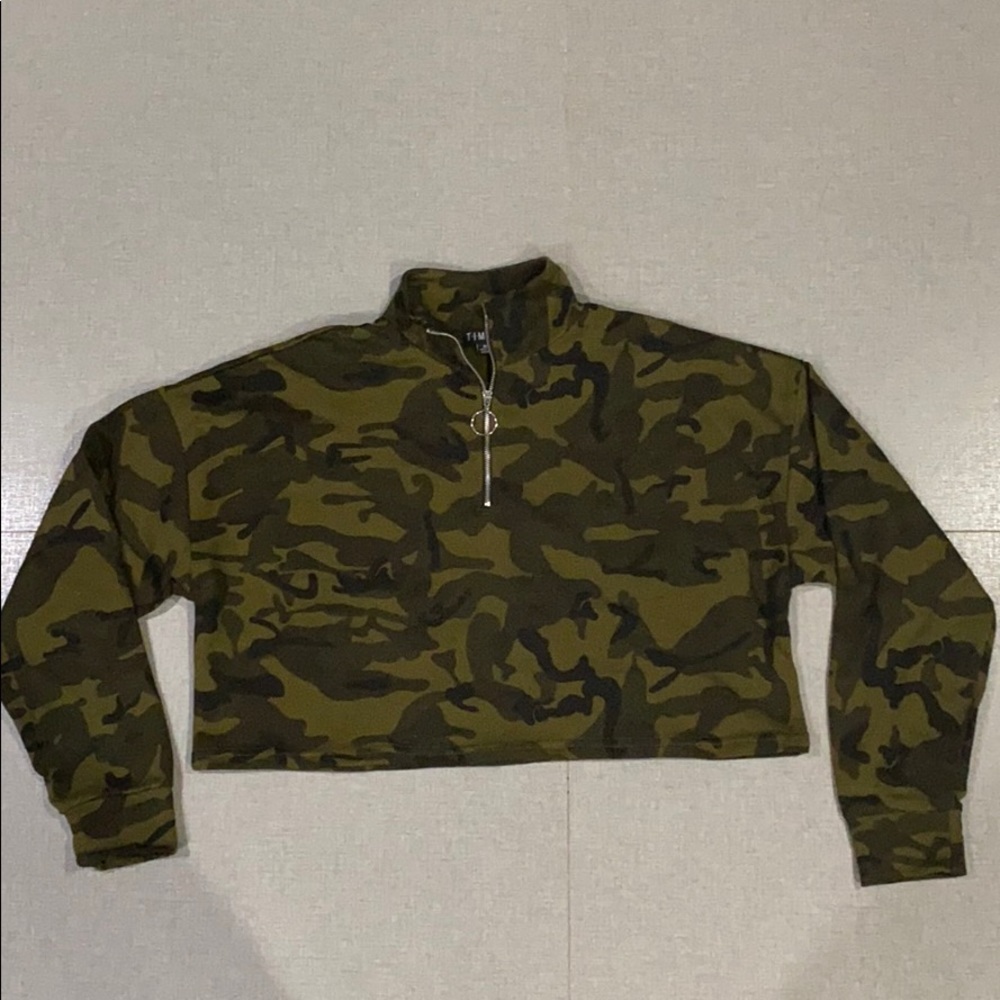 Cropped Half Zipped Camo Loose Fit Top